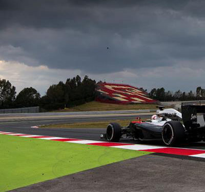 Dunkle Wolken über Alonsos McLaren vor dem Crash in Barcelona. Copyright; McLaren