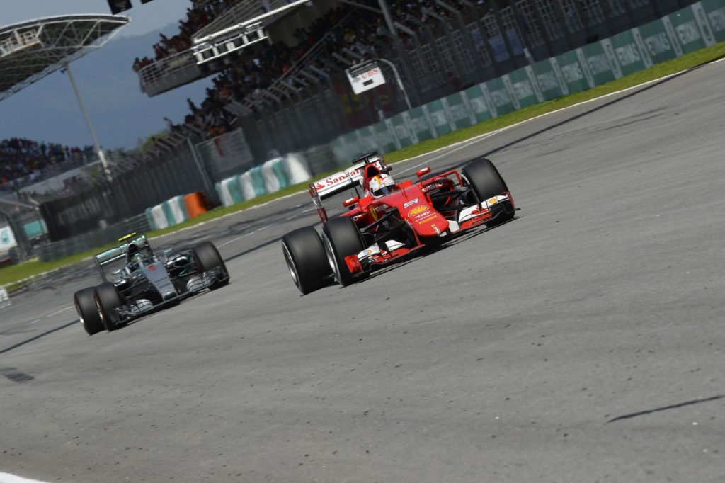 Vettel vor Rosberg. Copyright: Ferrari