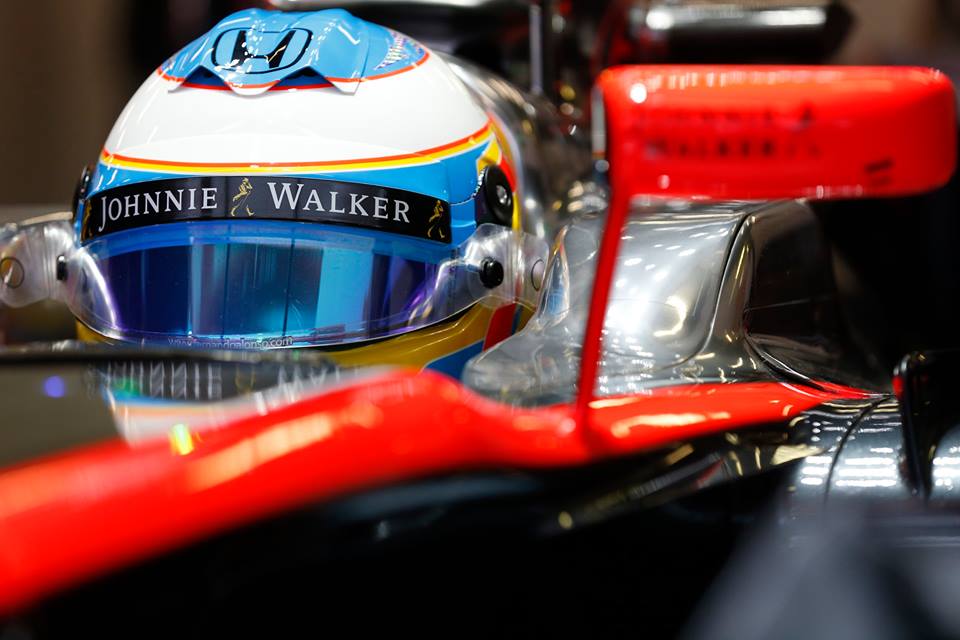 Alonso im McLaren-Cockpit. Copyright: McLaren