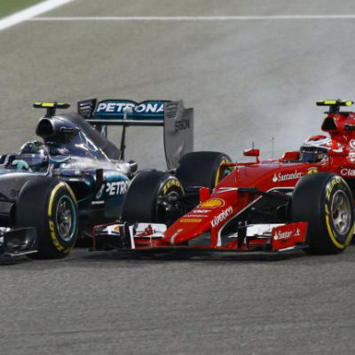Rosberg überholt Räikkönen. Copyright: Mercedes