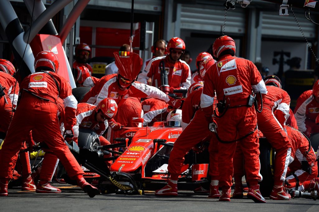 Vettel beim Boxenstopp in Belgien. Copyright: Ferrari