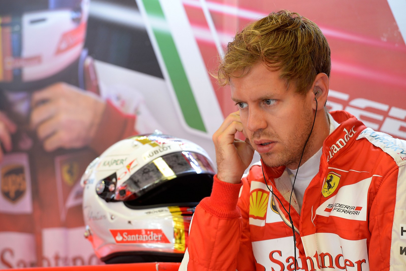 Vettel in der Ferrari-Box. Copyright: Ferrari