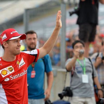 Vettel winkt Fans zu. Copyright: Ferrari