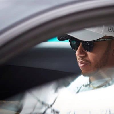 Lewis Hamilton im Auto