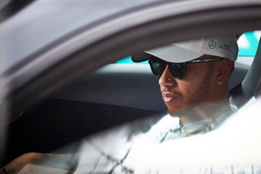 Lewis Hamilton im Auto