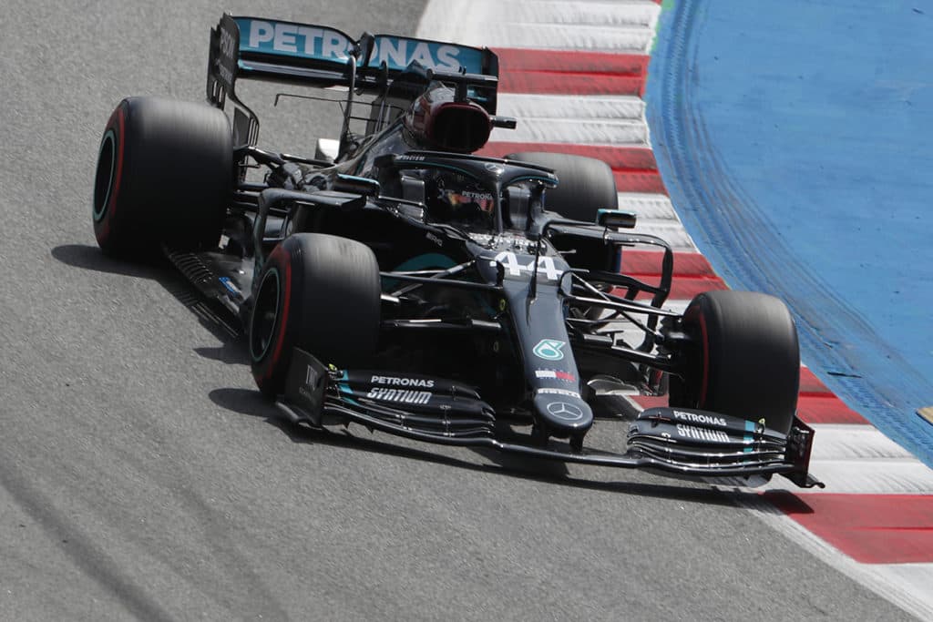 Lewis Hamilton gibt in Spanien den Ton an. Credit: LAT/Mercedes