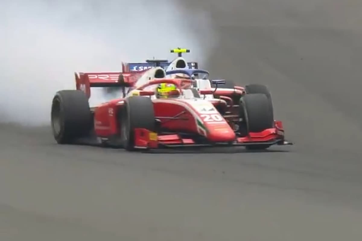 Mick Schumacher kollidiert mit seinem Teamkollege Robert Shwartzman, Credit: Youtube/Formula 1