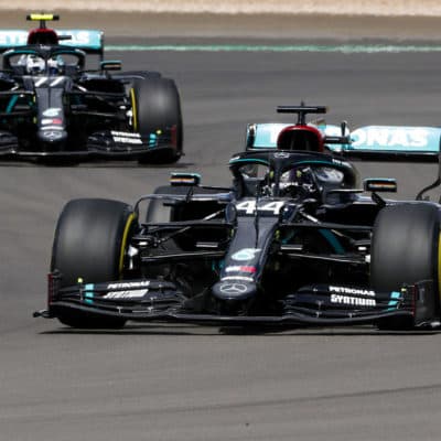 Lewis Hamilton vor Valtteri Bottas Credit: LAT/Mercedes