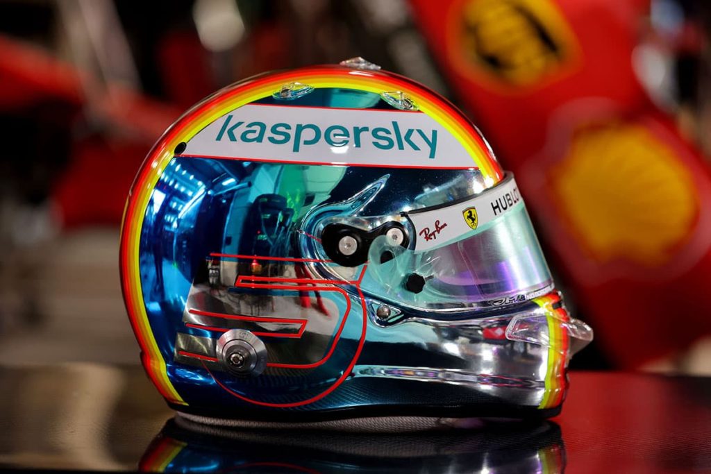 Sebastian Vettel Helm Sakhir 2020. Credit: Ferrari