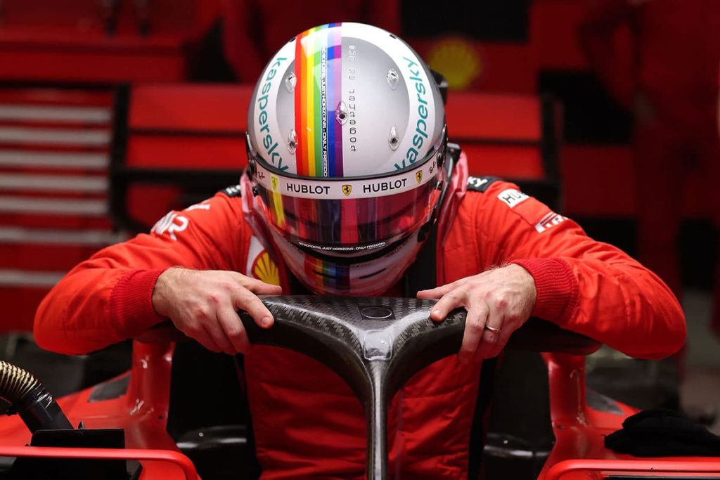 Sebastian Vettels Helm für den Türkei 2020 Credit: Ferrari