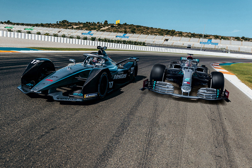 Mercedes Formel 1 und Formel E gemeinsam auf der Strecke. Credit: Mercedes