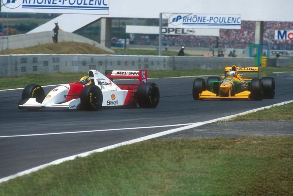 Michael Schumacher und Ayrton Senna im Duell 1993. Credit: @1990sF1