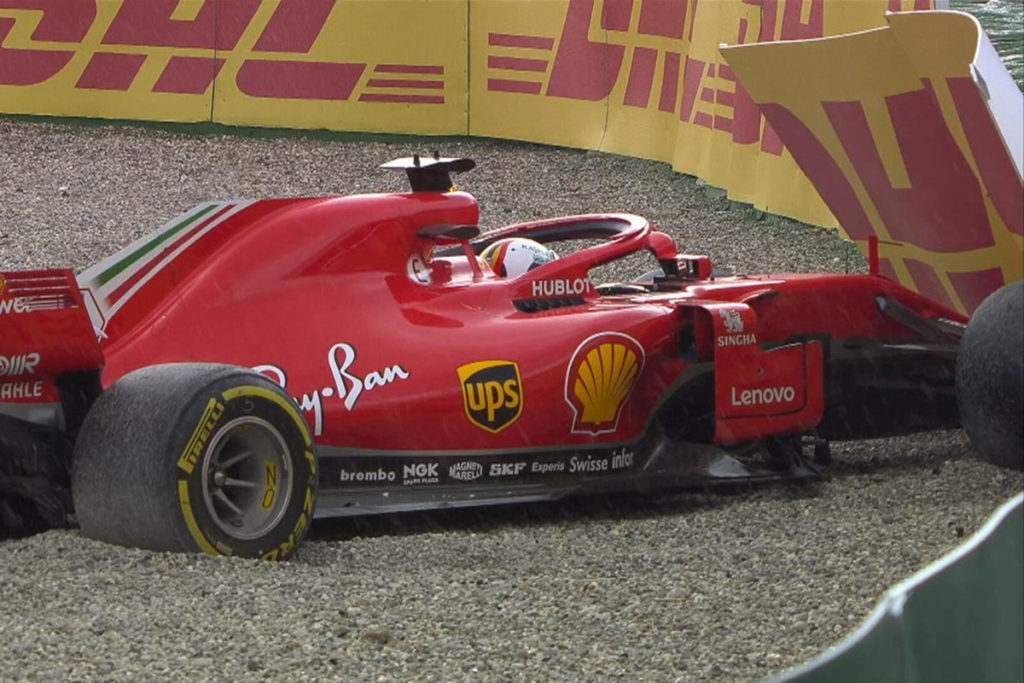 Vettel fällt in führung liegend 2018 beim Hockenheim Grand Prix durch einen Fahrfehler auf nasser Strecke aus. Credit: F1 TV