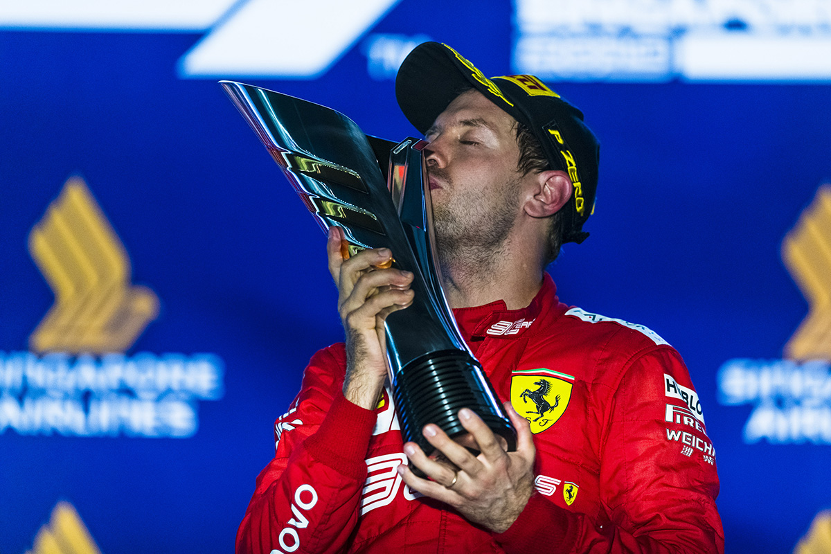 2019 gewinnt Vettel das Formel-1-Rennen in Singapur Credit: Ferrari