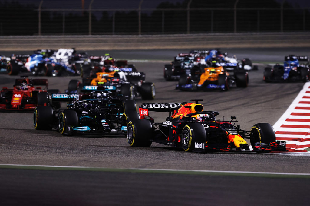 Formel 1 Bahrain GP Start Verstappen Hamilton 2021 Action