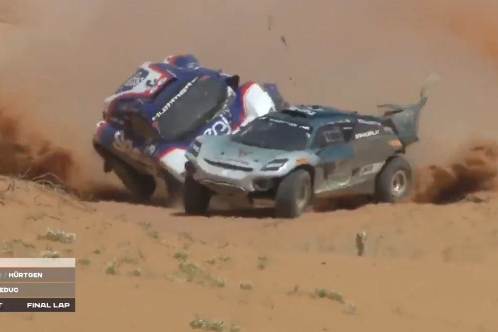 Extreme E Crash Saudi Arabien Claudia Hürtgen Shootout