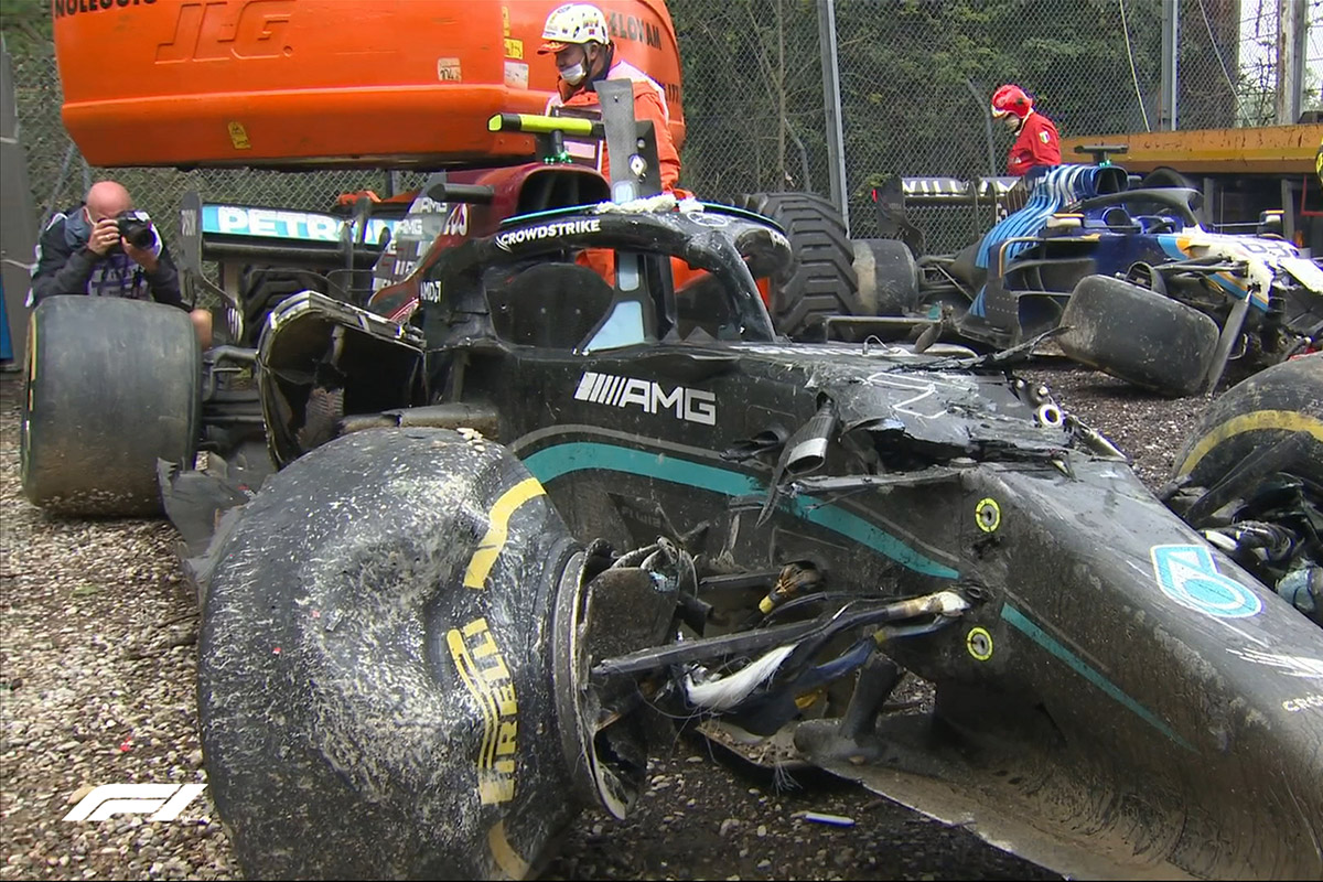 Formel 1 Valtteri Bottas Mercedes Crash Imola GP 2021