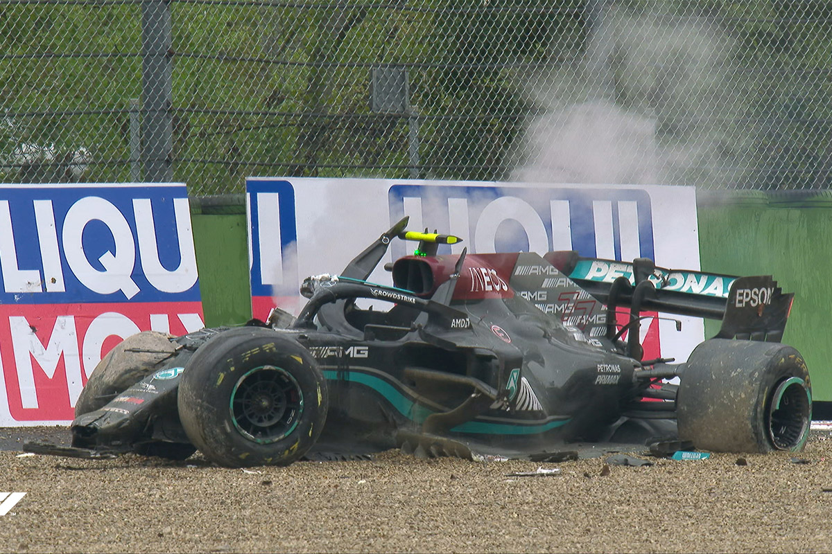 Formel 1 Valtteri Bottas Mercedes Imola GP Crash 2021