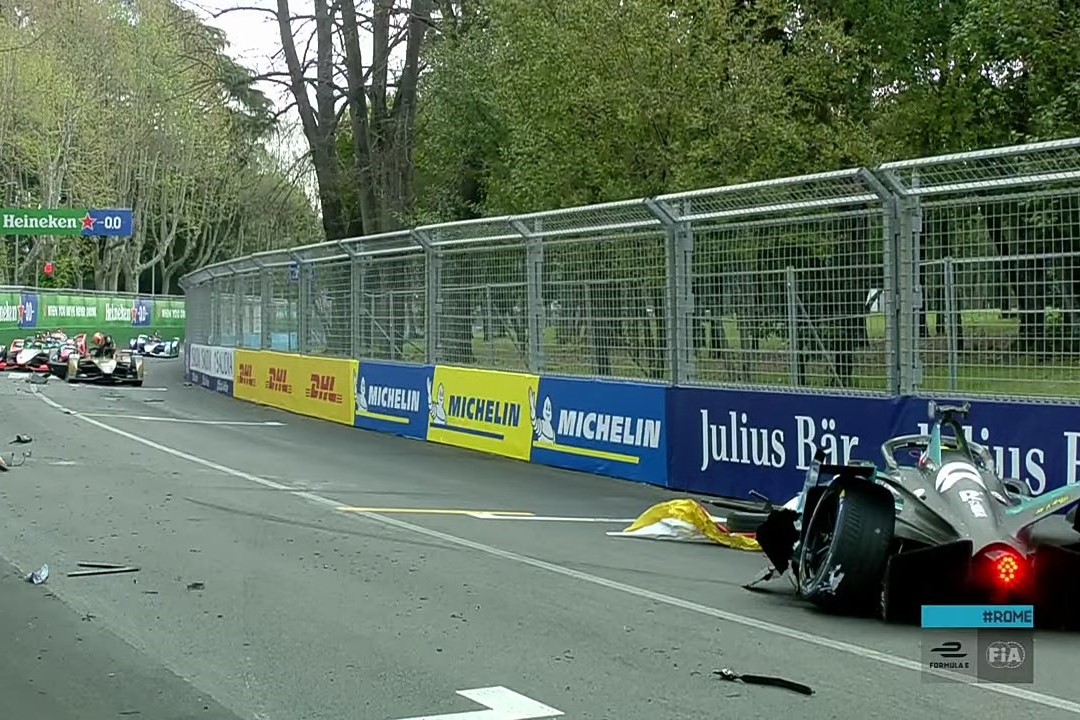 Formel E Crash im ersten Training zum Rom ePrix 2021. Credit: Formel E/Youtube