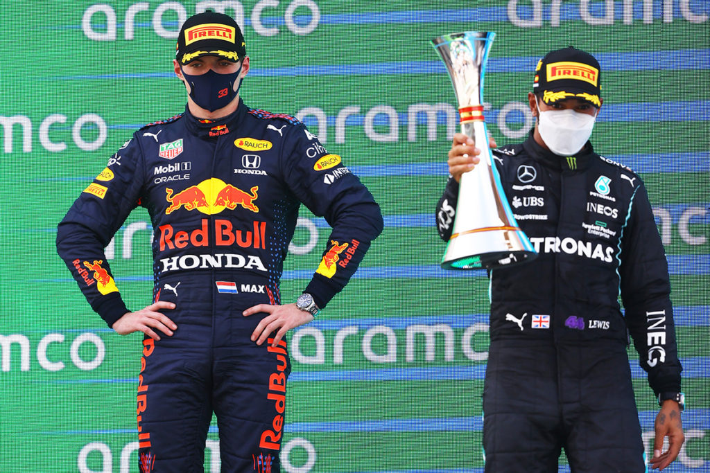 Formel 1 Max Verstappen Red Bull und Lewis Hamilton Mercedes Spanien GP 2021