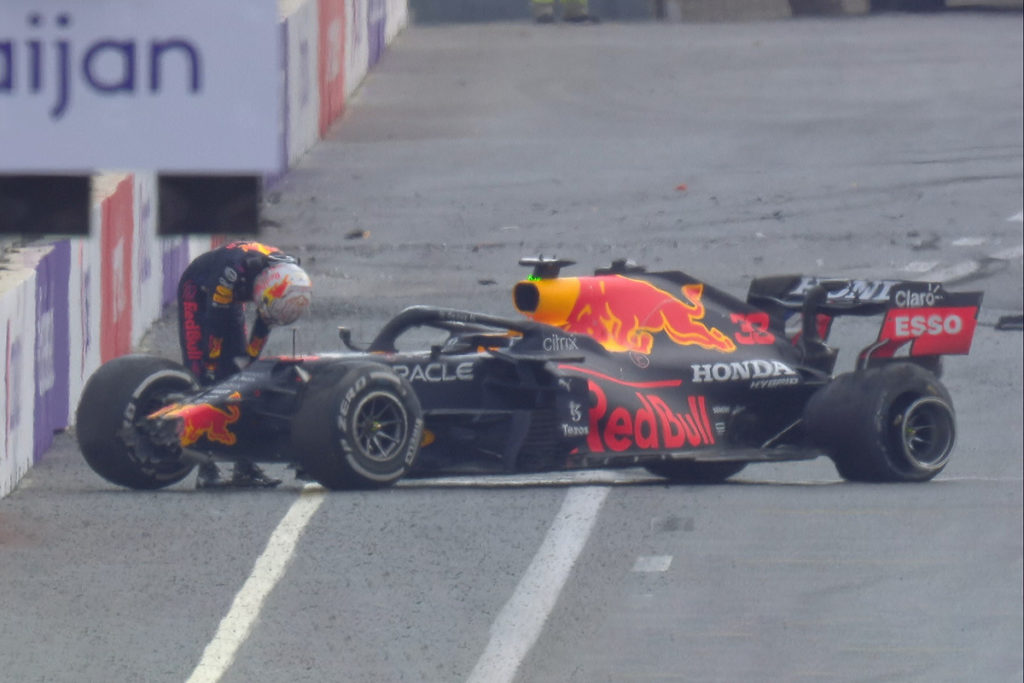 Formel 1 Max Verstappen Red Bull Crash Aserbaidschan GP 2021 3 2