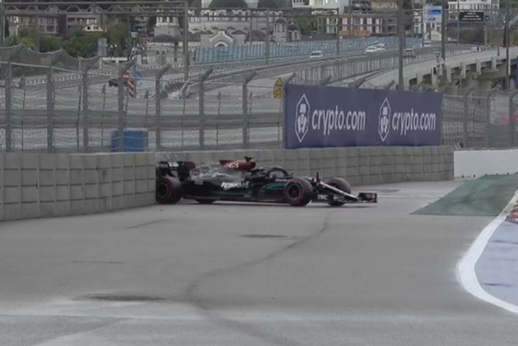 Formel 1 Lewis Hamilton Crash Sotschi Quali 2021