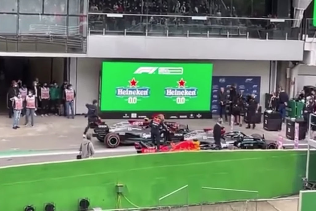 Formel 1 Max Verstappen Red Bull Mercedes Heckflügel Brasilien GP 2021 Quali