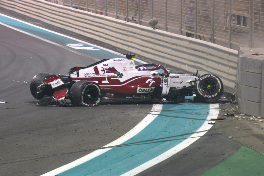 Formel 1 Kimi Raikkonen Crash Abu Dhabi GP 2021 FP2