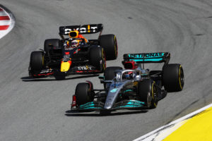 Formel 1 Max Verstappen und George Russell Mercedes Red Bull Barcelona 2022