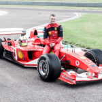 Formel 1 Mick Schumacher und der Ferrari F2003 GA Nummer 229 von seinem Vater Michael. Credit: RM Sotheby's