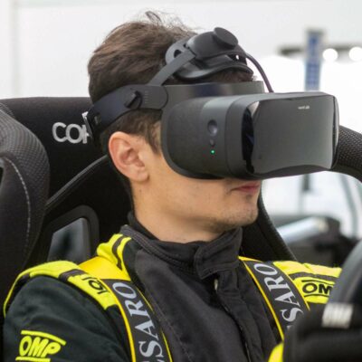 Simracing mit VR-Brille, Credit: Varjo