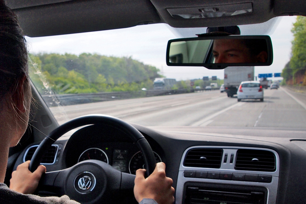 Auf Autobahn einfädeln. Foto: TÜV Rheinland
