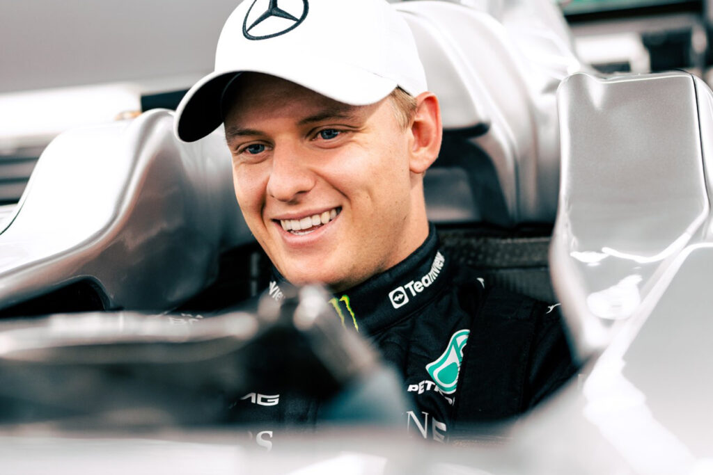Formel 1 Mick Schumacher fährt Michael Schumacher Mercedes 2023