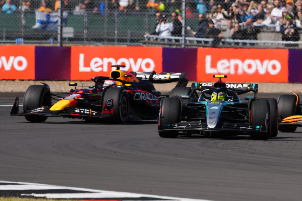 Formel 1 Lewis Hamilton und Max Verstappen Silverstone 2024