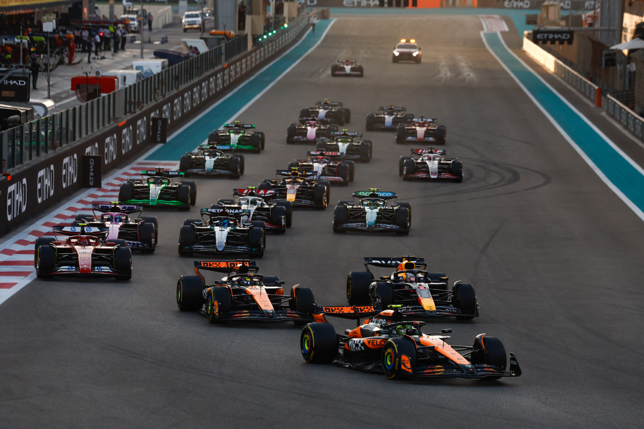 Formel 1 Start Abu Dhabi 2024, Credit: Pirelli