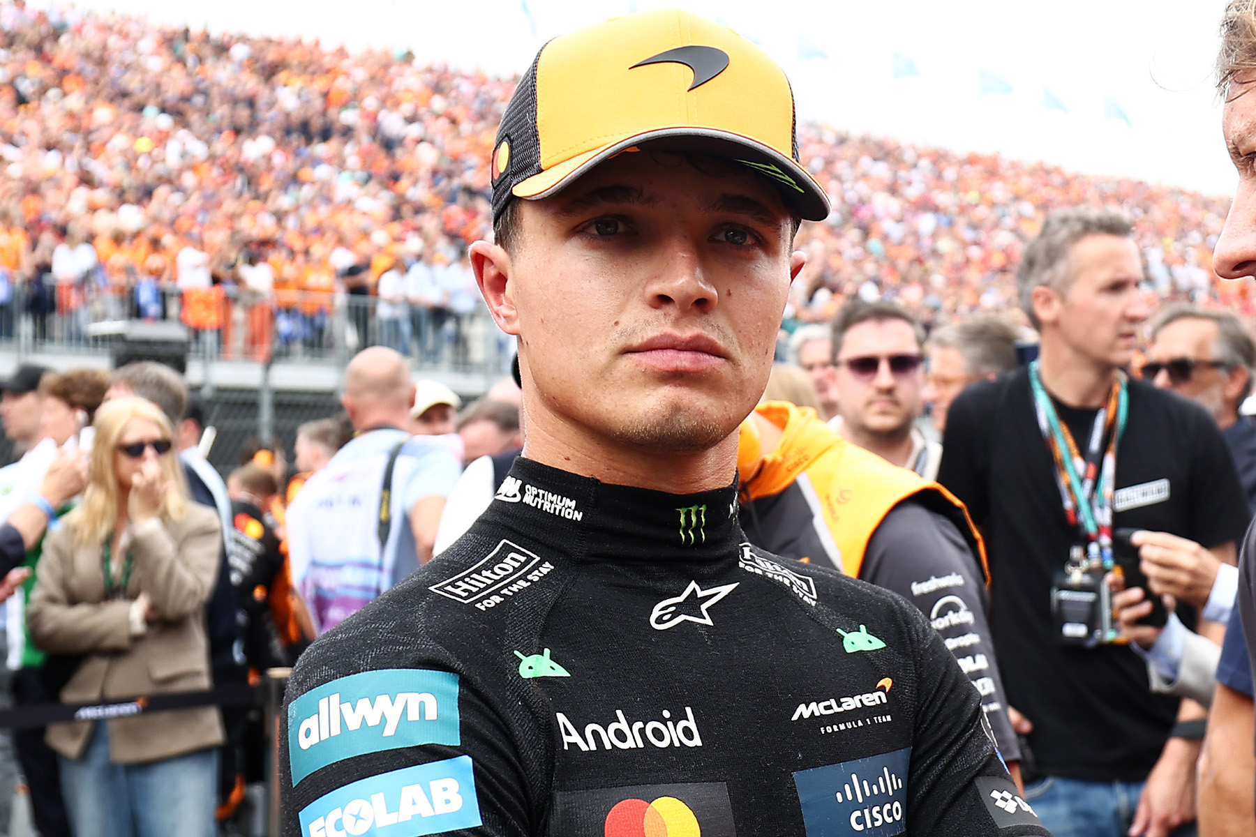 Norris mantém a calma após falha de motor em Zandvoort, contrastando com frustrações passadas de Hamilton